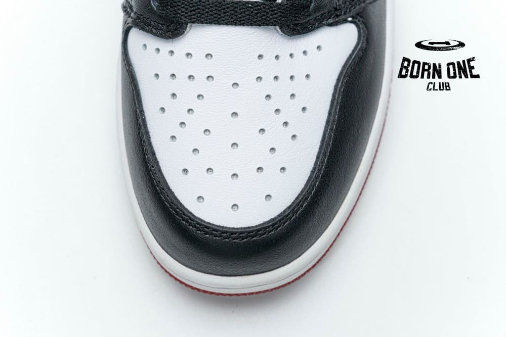 Air Jordan 1 Retro High Black Toe 555088-125