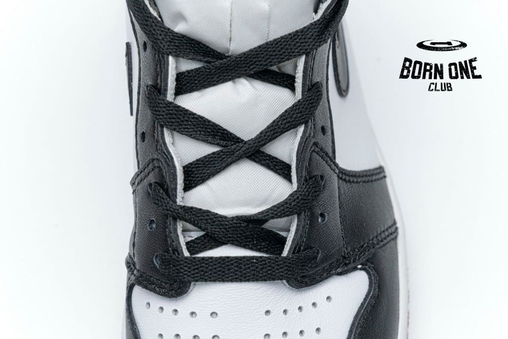 Air Jordan 1 Retro High Black Toe 555088-125