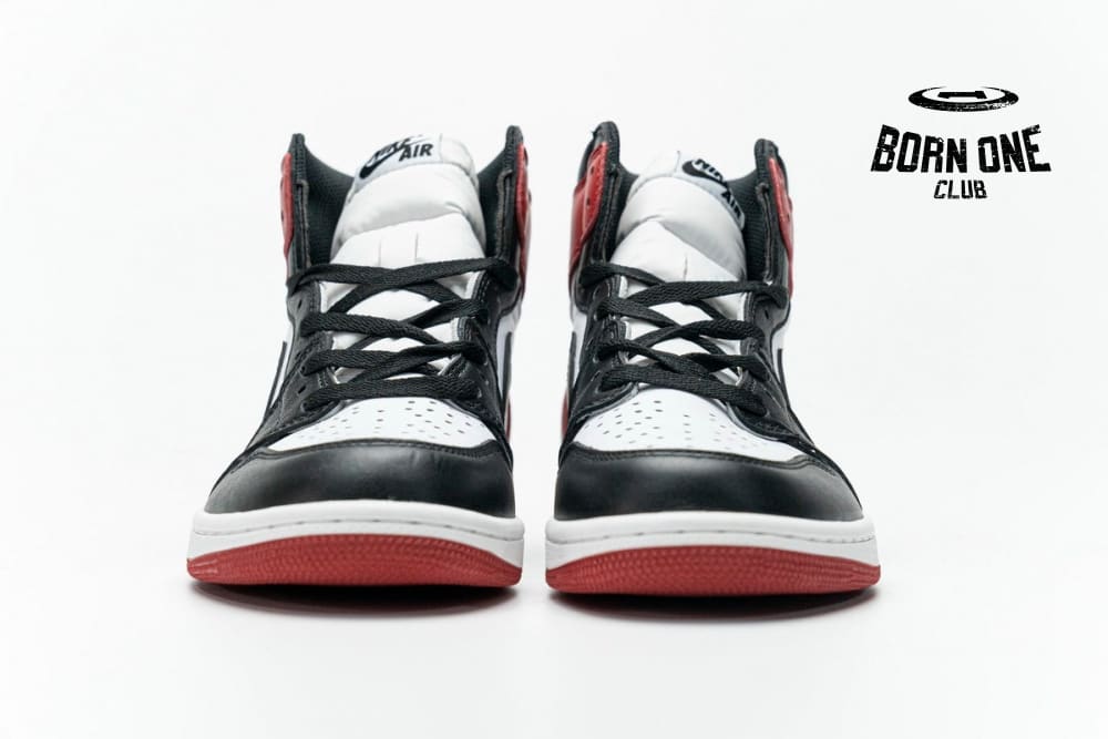 Air Jordan 1 Retro High Black Toe 555088-125