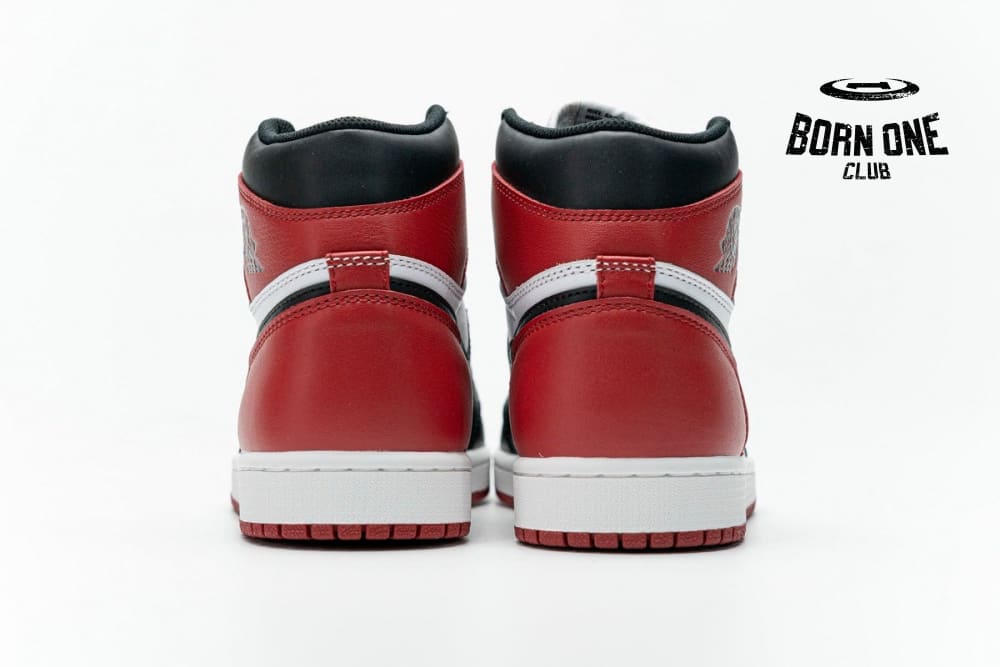 Air Jordan 1 Retro High Black Toe 555088-125