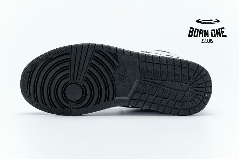 Air Jordan 1 Retro High Black White 555088-010