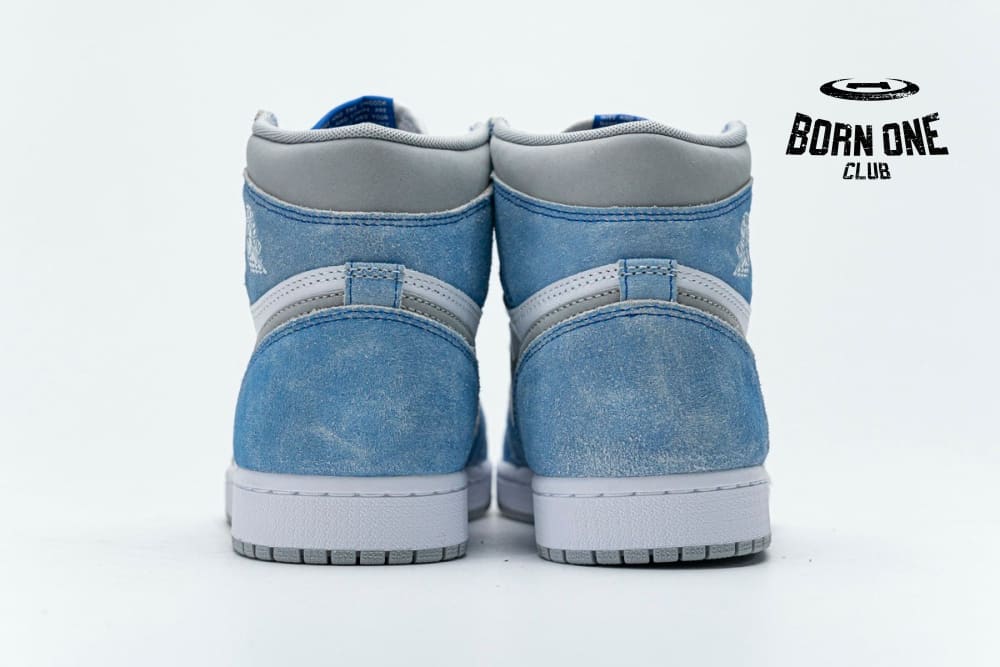 Air Jordan 1 Retro High OG Hyper Royal 555088-402