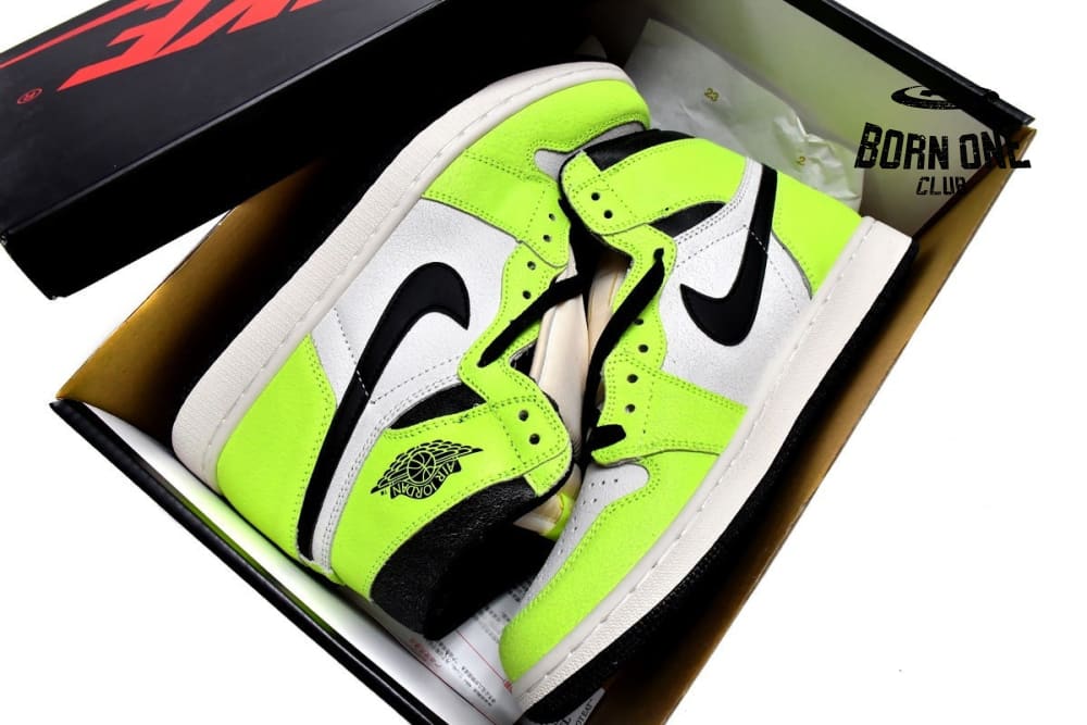 Air Jordan 1 Retro High OG Visionaire 555088-702
