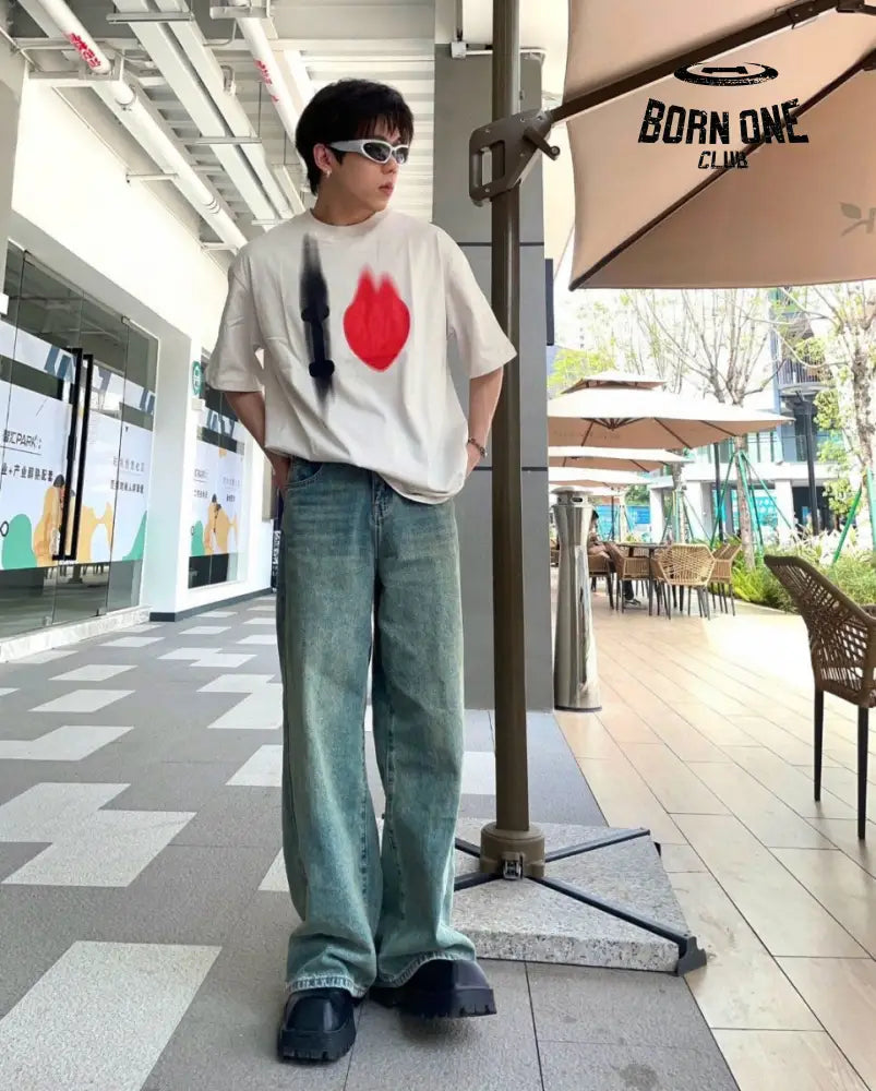 Balenciaga Beige T-Shirt with Abstract Graphic Camiseta T-shirt