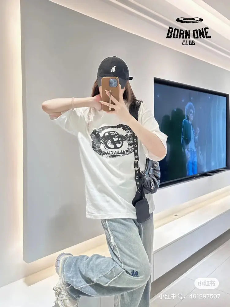Balenciaga T-Shirt - Distressed Logo Camiseta T-shirt