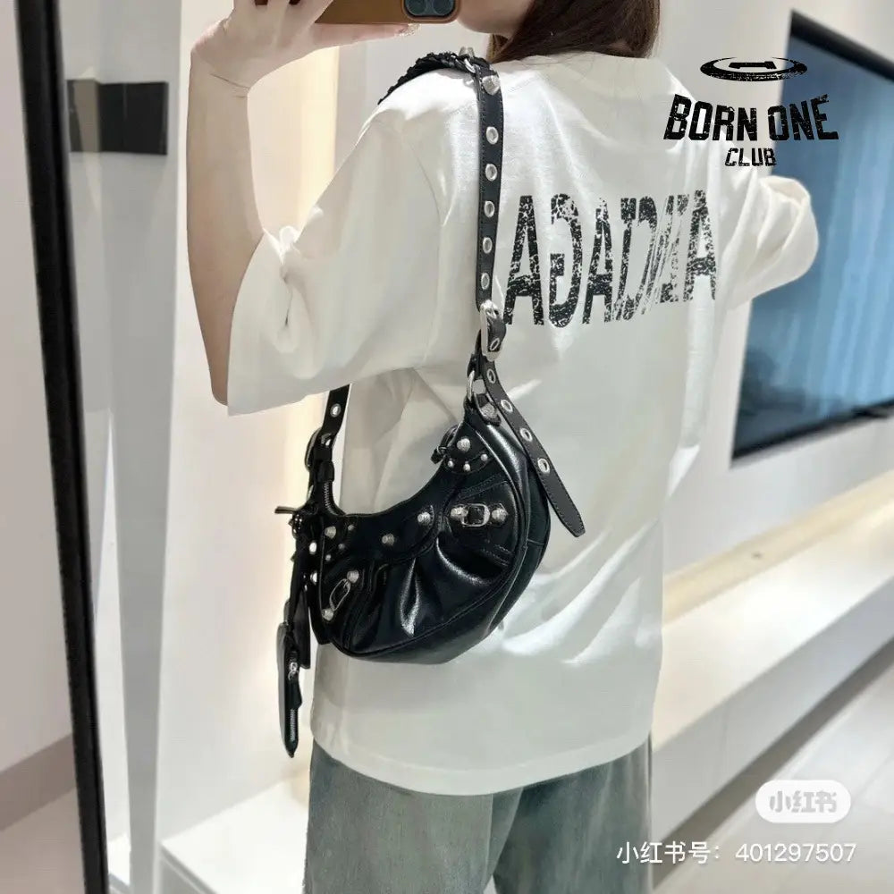 Balenciaga T-Shirt - Distressed Logo Camiseta T-shirt