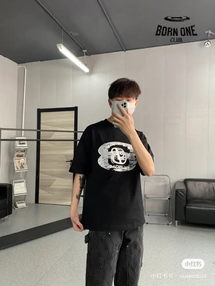 Balenciaga T-Shirt - Distressed Logo Camiseta T-shirt