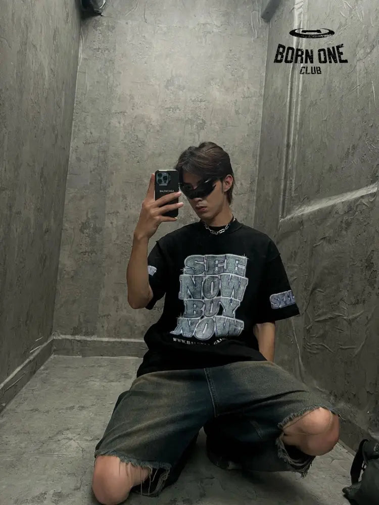 Balenciaga T-Shirt - Text and Graphic Design Camiseta T-shirt