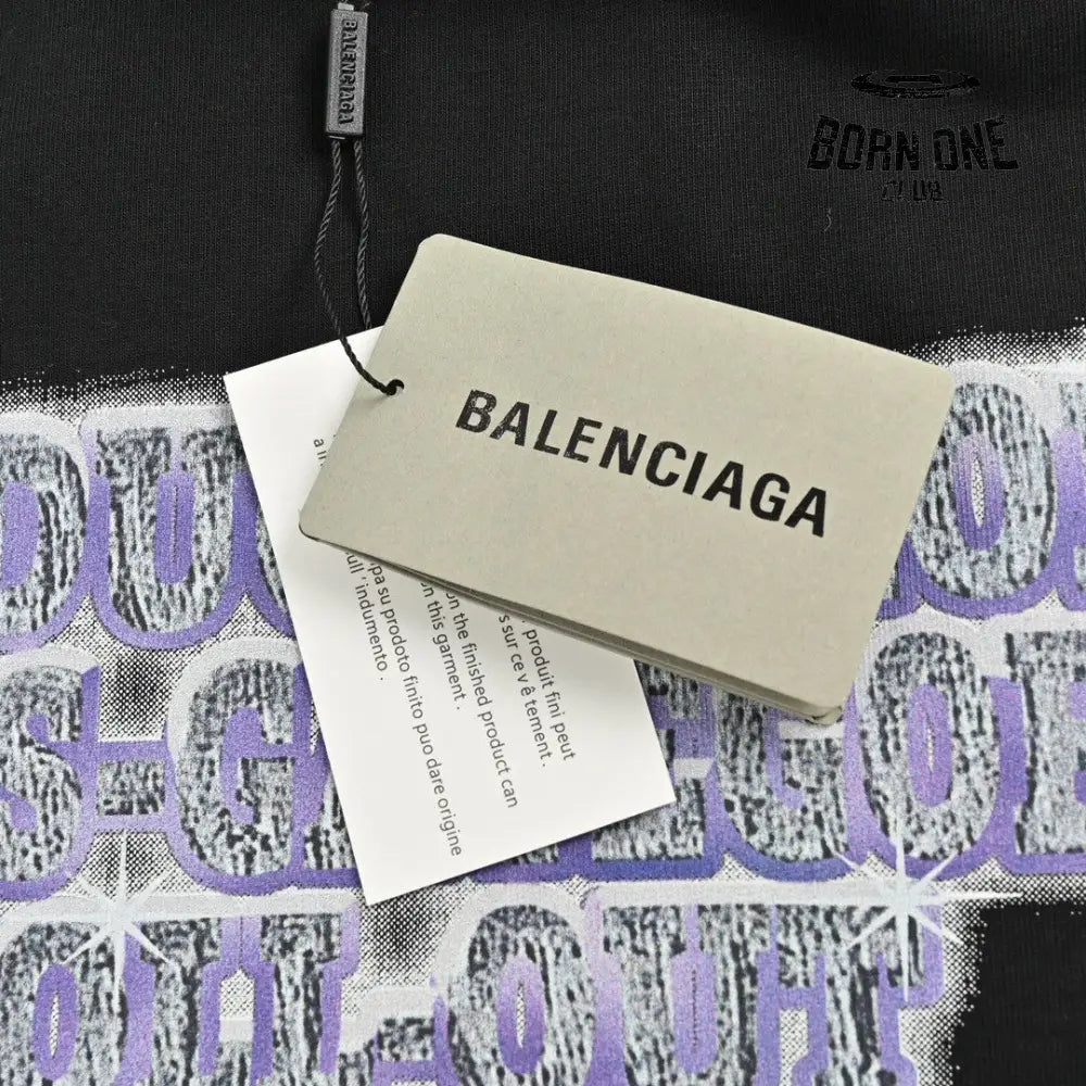 Balenciaga T-Shirt - Text and Graphic Design Camiseta T-shirt