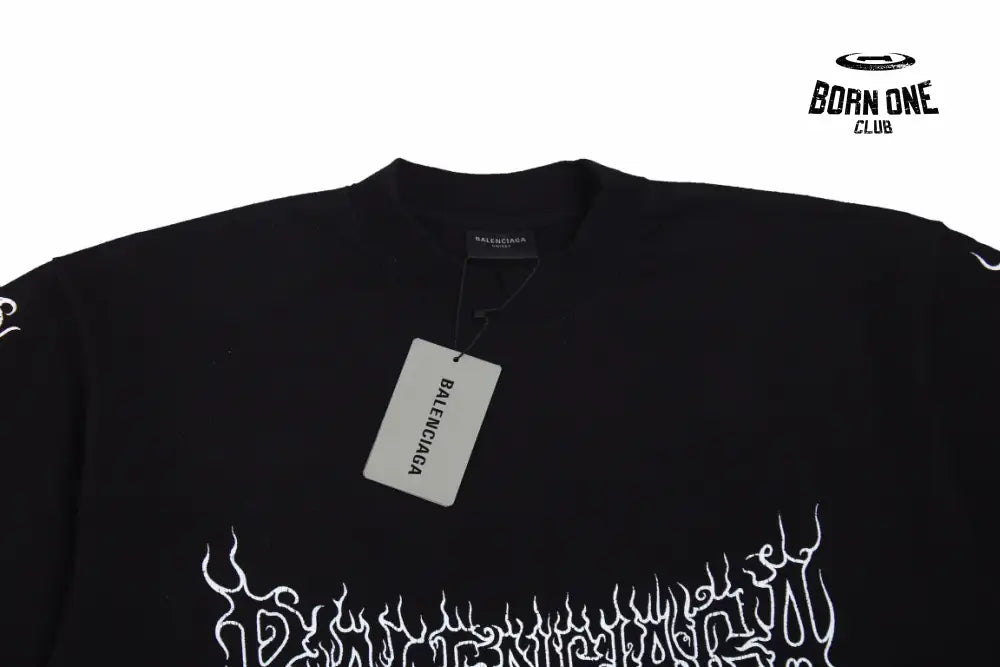 Balenciaga T-shirt with Gothic Flame Logo Camiseta T-shirt