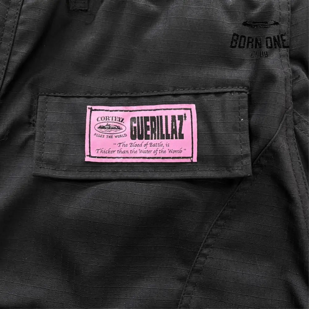 Calça Corteiz Black With Pink Logo Cargos