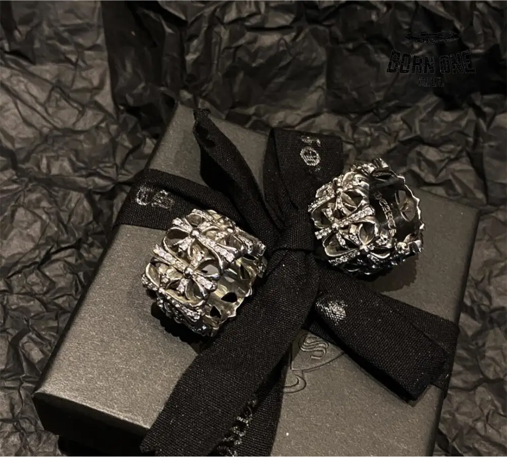 CHROME HEARTS Cemetery Ring Prata 925 & Zircônia Anel