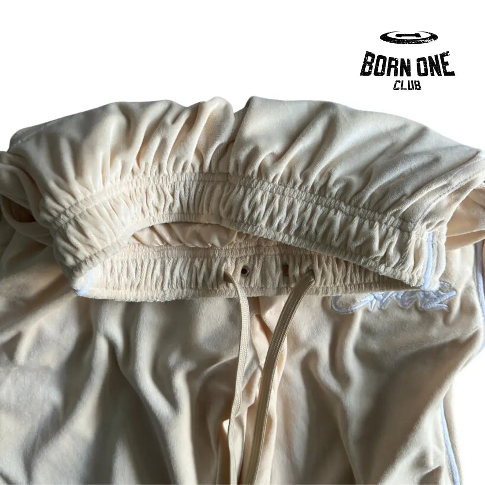 Conjunto Corteiz Velor Track Set Cream