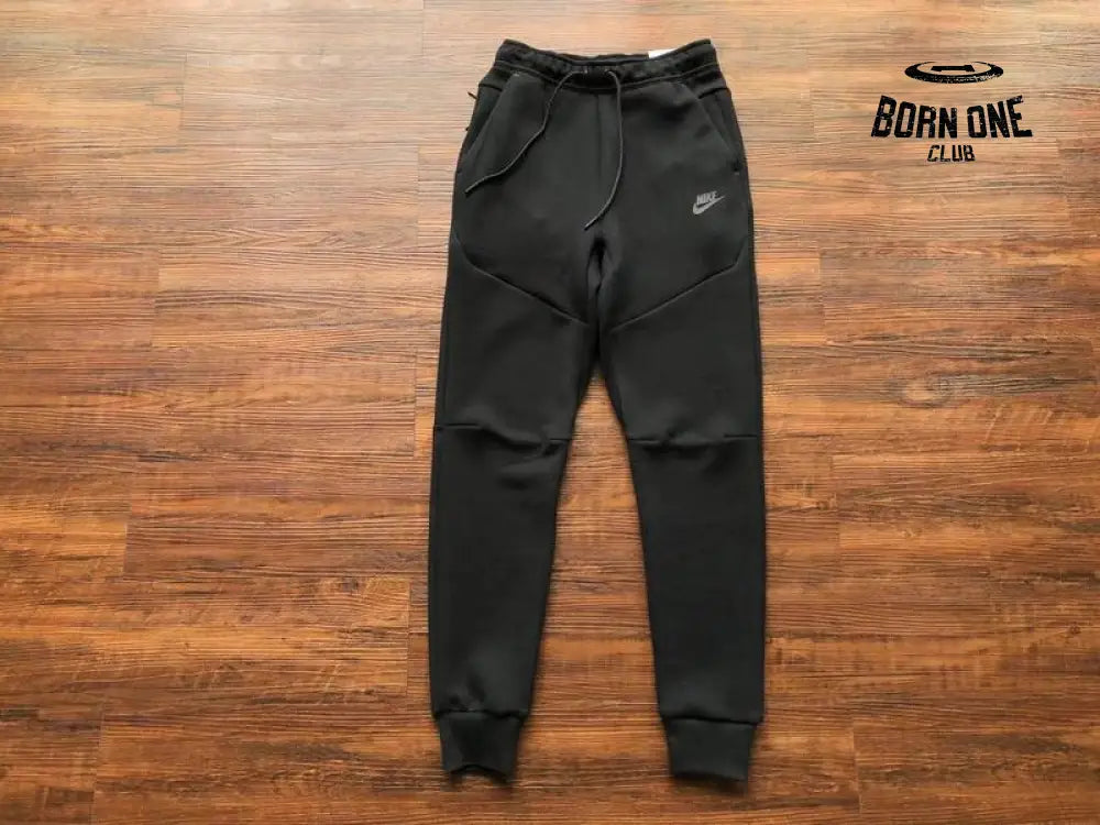 Conjunto Nike Tech Fleece Preto Jaqueta e Calça