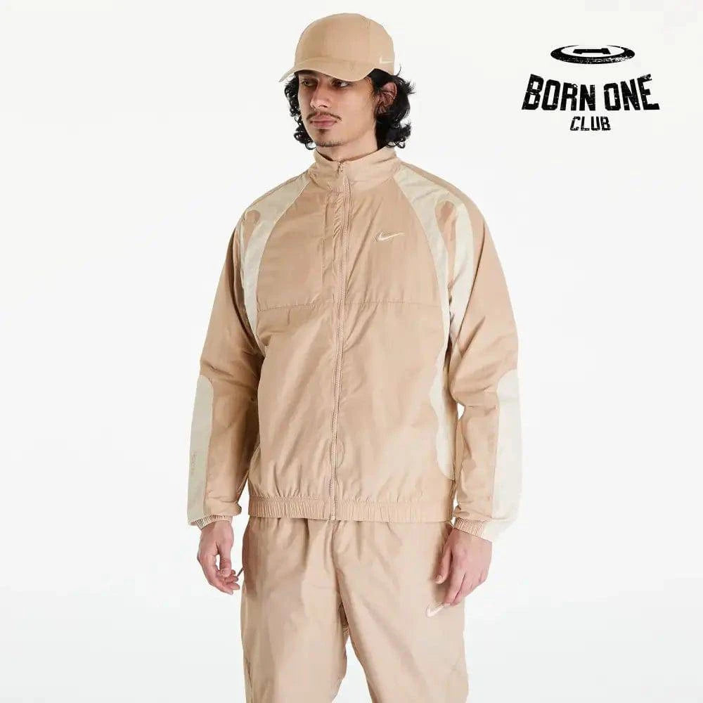 Conjunto Nike x NOCTA Woven Track Bege Areia/Marrom Claro Jaqueta e Calça