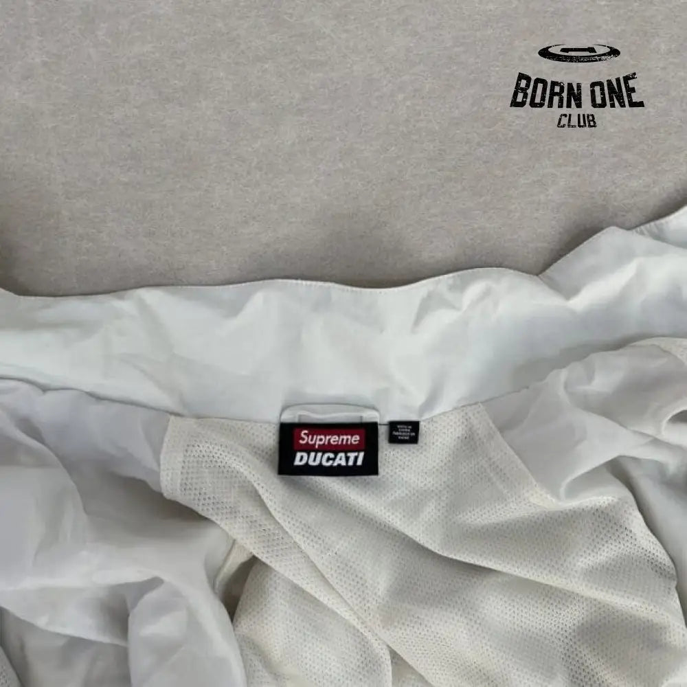 Conjunto Supreme x Ducati White Set Jaqueta e Calça