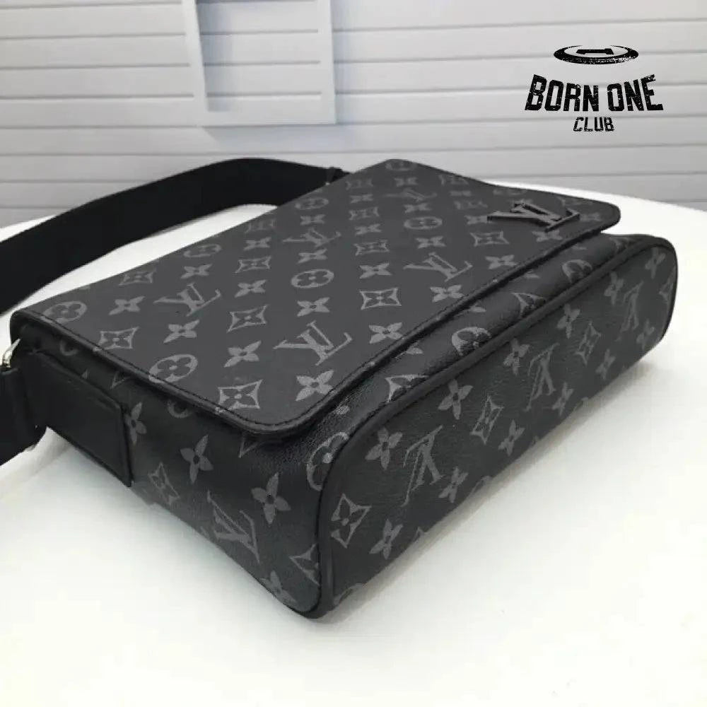 Louis Vuitton Bag Messenger District Monogram Eclipse Bolsa