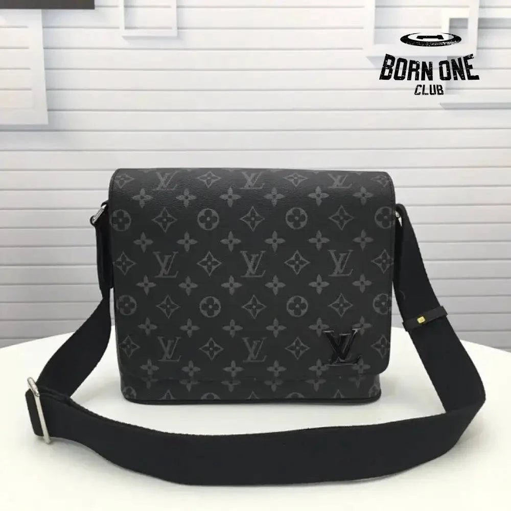 Louis Vuitton Bag Messenger District Monogram Eclipse Bolsa