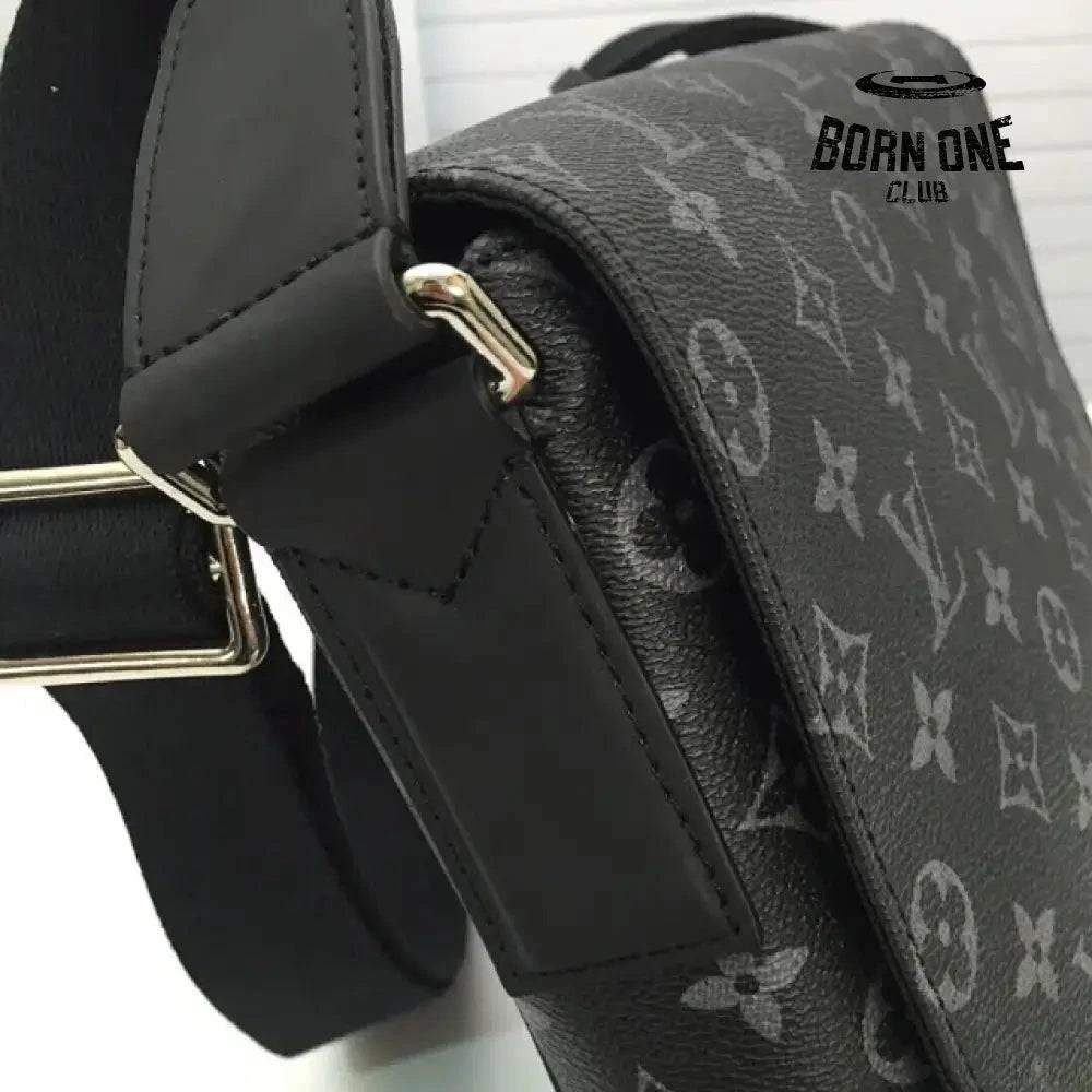 Louis Vuitton Bag Messenger District Monogram Eclipse Bolsa