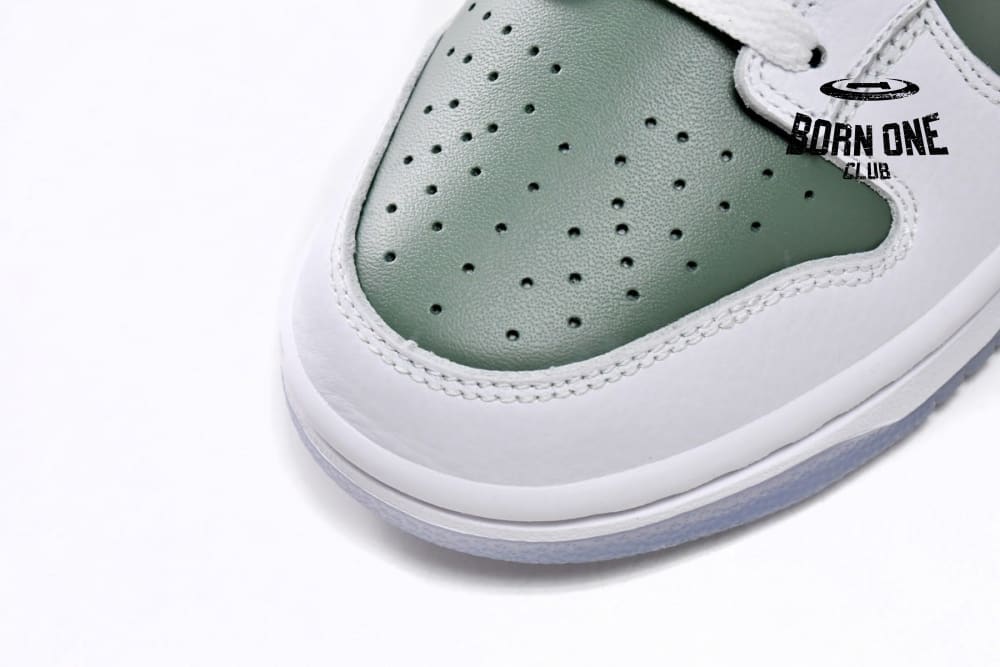 Nike Dunk Low SE NY vs. NY DN2489-300