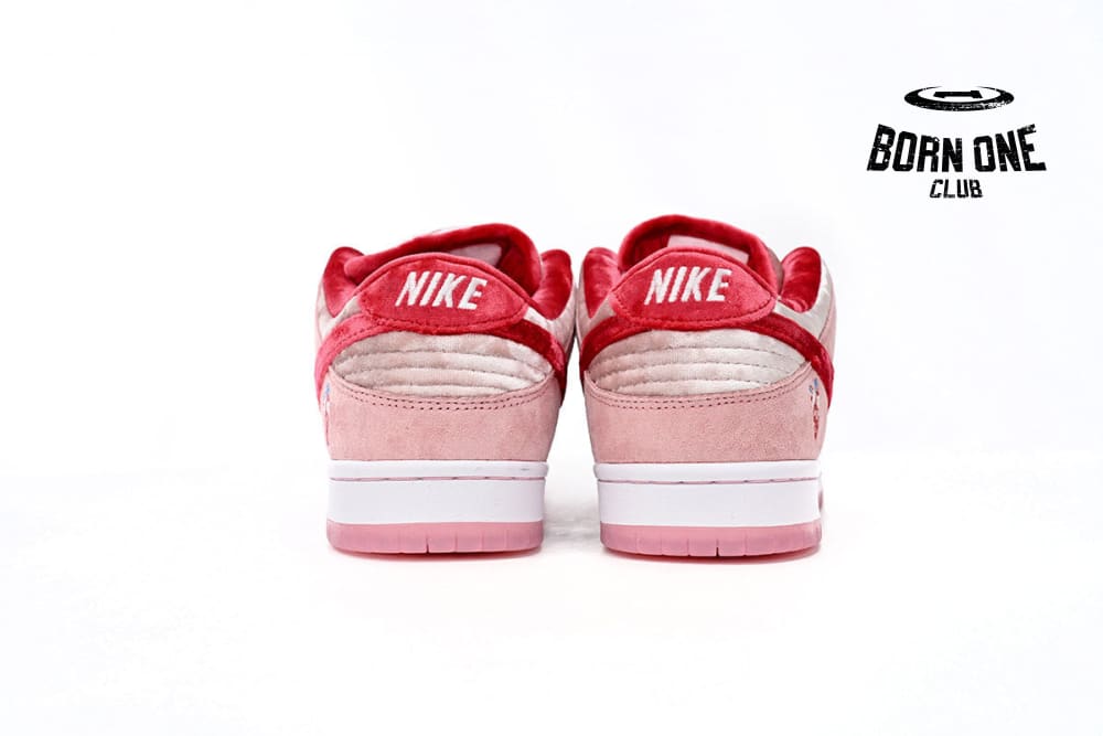 Nike Dunk SB Low StrangeLove Skateboards (Special Box) CT2552-800