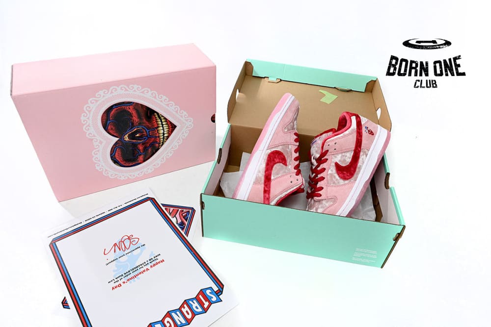 Nike Dunk SB Low StrangeLove Skateboards (Special Box) CT2552-800