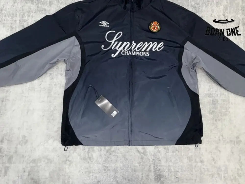 Conjunto Supreme x Umbro Gradient Track Black