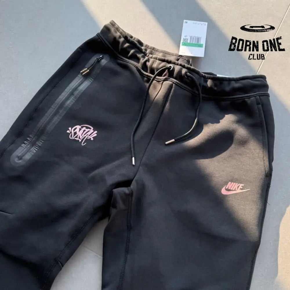 Calça Tech Fleece Nike x Syna