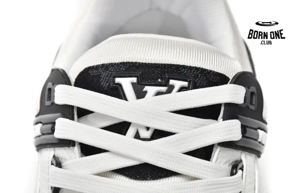 Louis Vuitton Trainer Black and White Cloth Cover VL1202