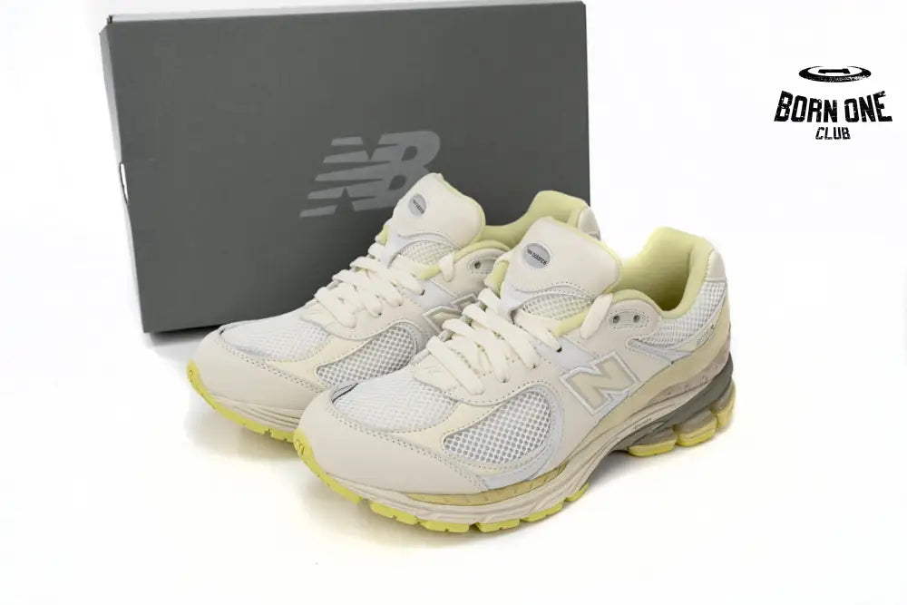 New Balance 2002R AURALEE White M2002RA1