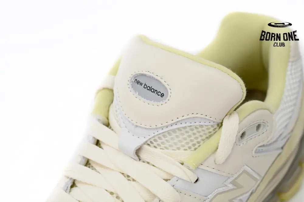 New Balance 2002R AURALEE White M2002RA1