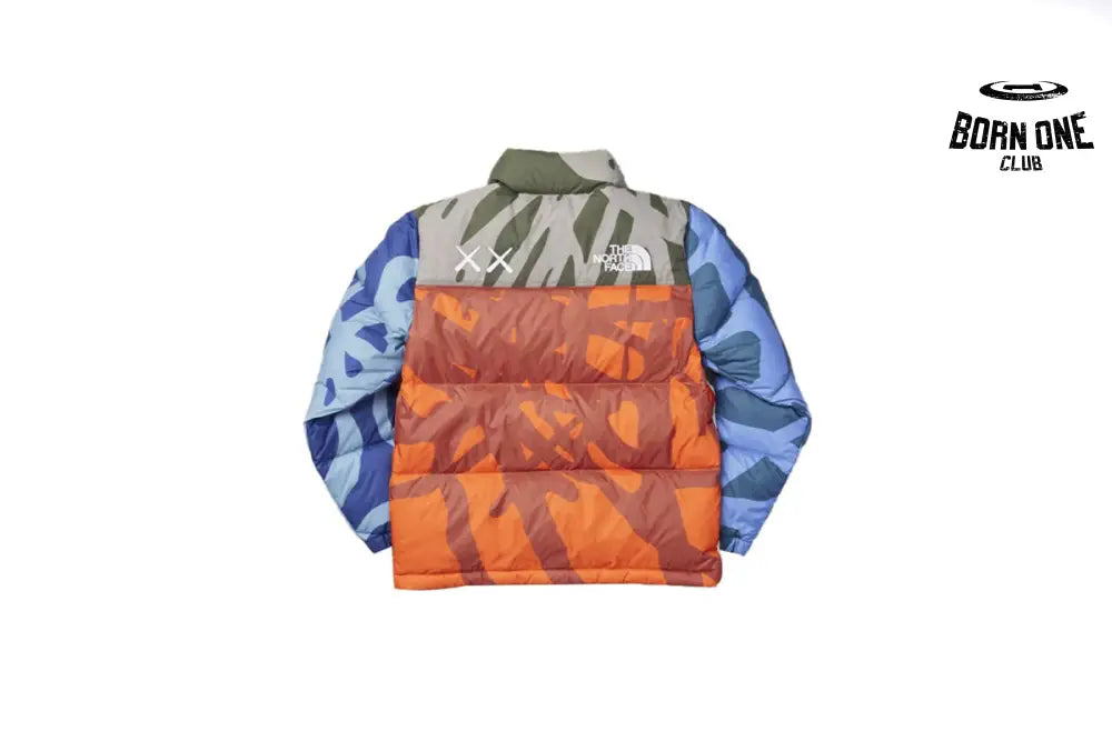 The North Face x KAWS Retro 1996 Nuptse Jaqueta Moonlight Ivory Nuptse Print NF0A7WLX