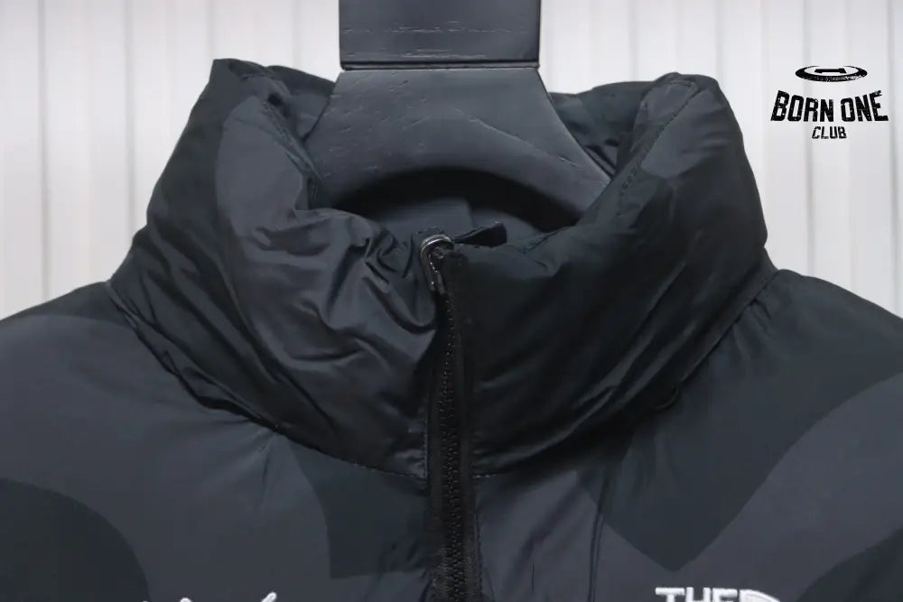 The North Face x KAWS Retro 1996 Nuptse Jaqueta Black