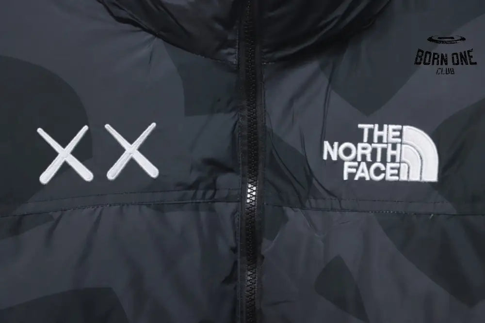 The North Face x KAWS Retro 1996 Nuptse Jaqueta Black