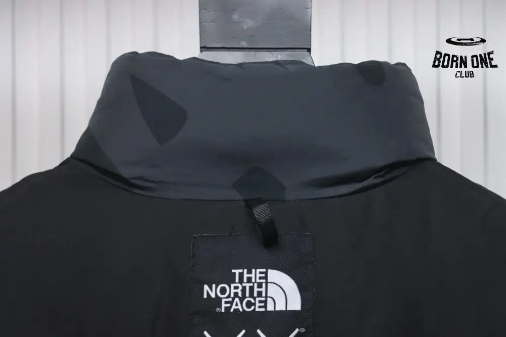 The North Face x KAWS Retro 1996 Nuptse Jaqueta Black