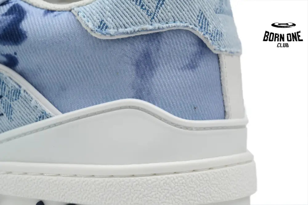 Louis Vuitton Trainer Sneaker Gradient Blue 1ACVNF