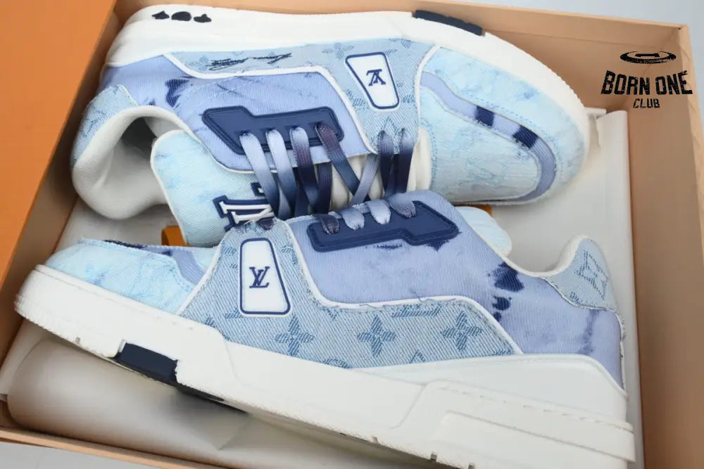 Louis Vuitton Trainer Sneaker Gradient Blue 1ACVNF