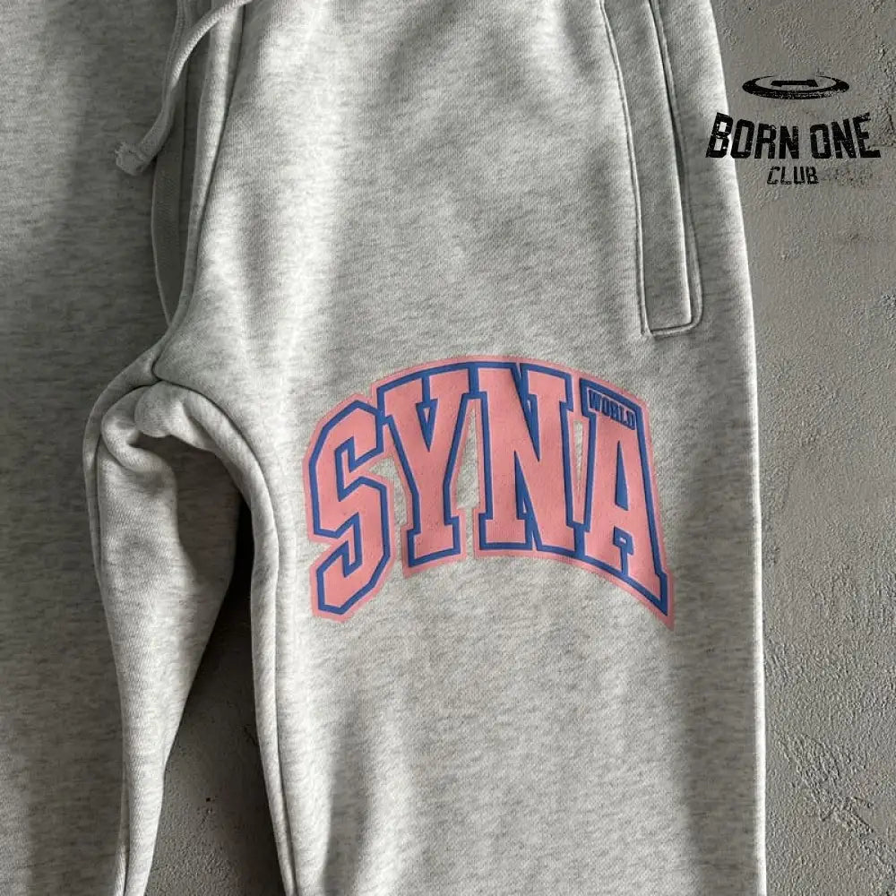 Conjunto Syna World College Logo Cinza/Rosa
