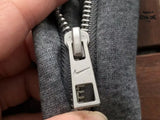 Conjunto Syna World x Nike Solo Swoosh Fleece Full-Zip Grey