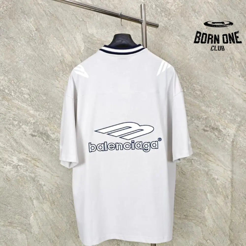 Camiseta Balenciaga Football V-neck Oversized Cinza