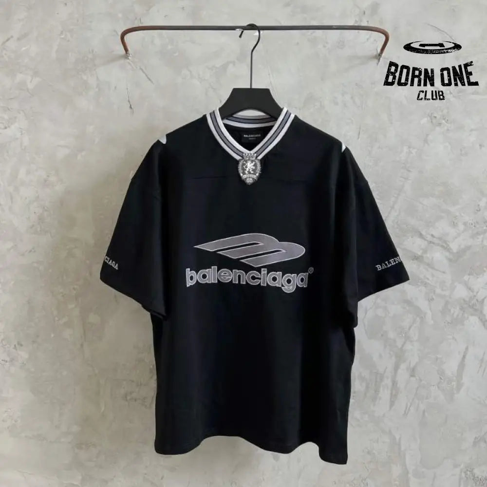 Camiseta Balenciaga Football V-neck Oversized Preta