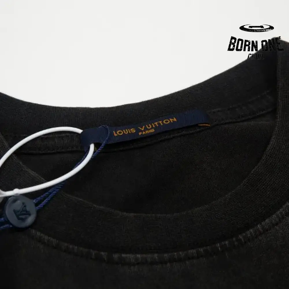 Camiseta Louis Vuitton LV Black Distressed Logo