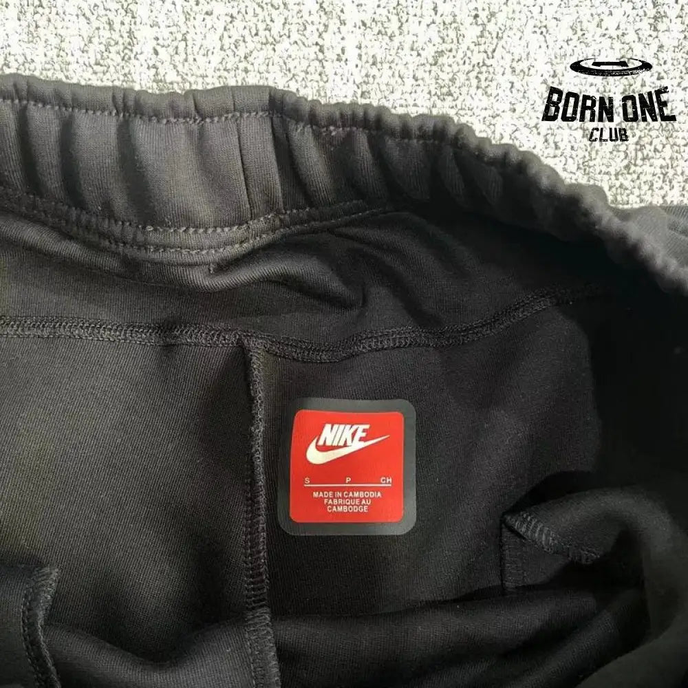 Conjunto Tech Fleece Nike x Syna World