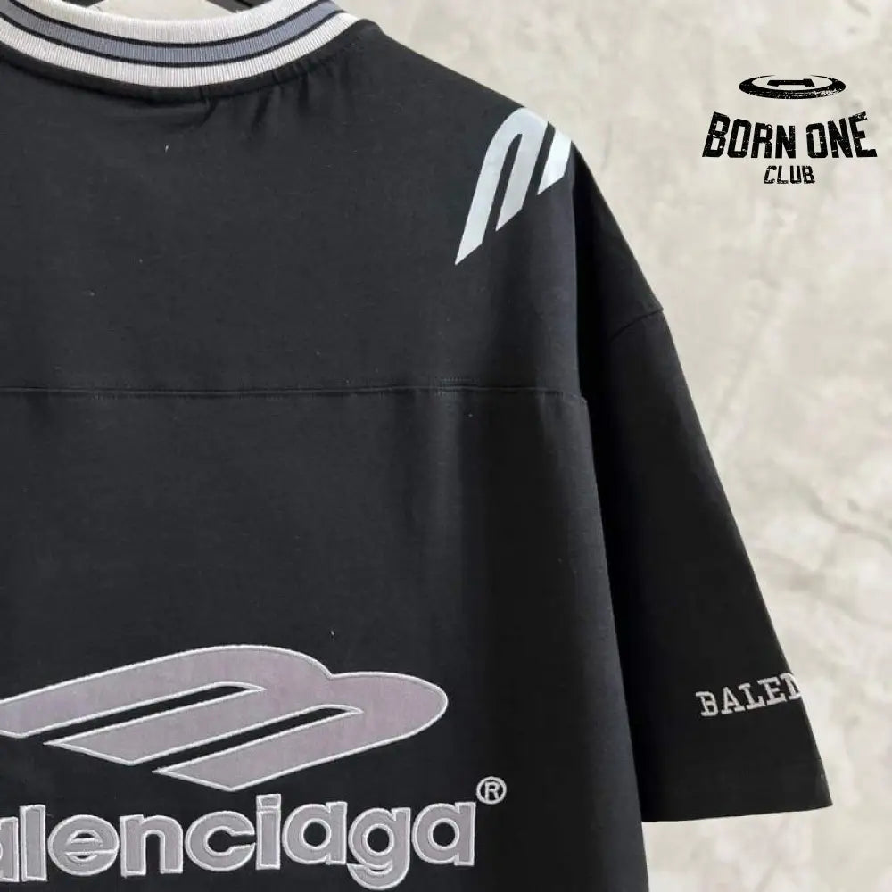 Camiseta Balenciaga Football V-neck Oversized Preta