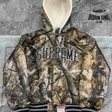 Jaqueta Supreme x Mitchell & Ness Varsity Satin AP Camo