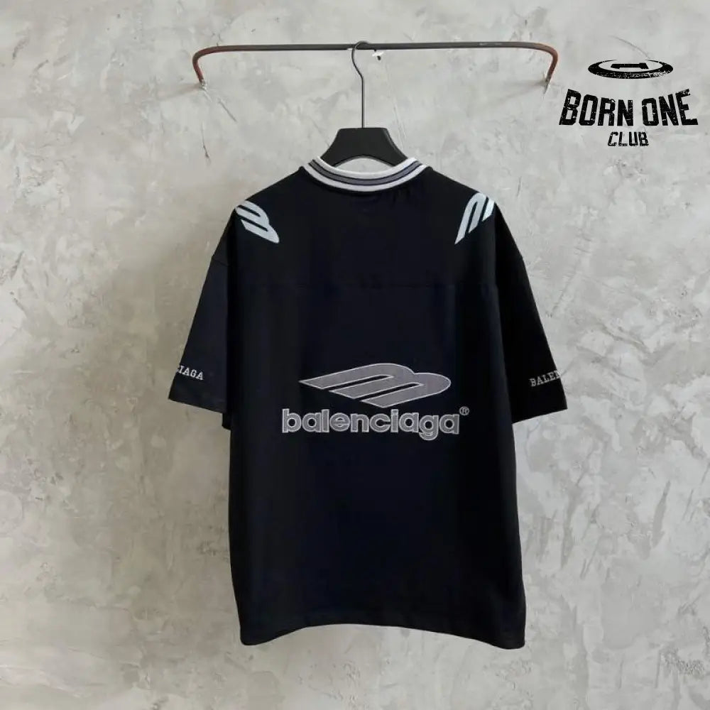 Camiseta Balenciaga Football V-neck Oversized Preta