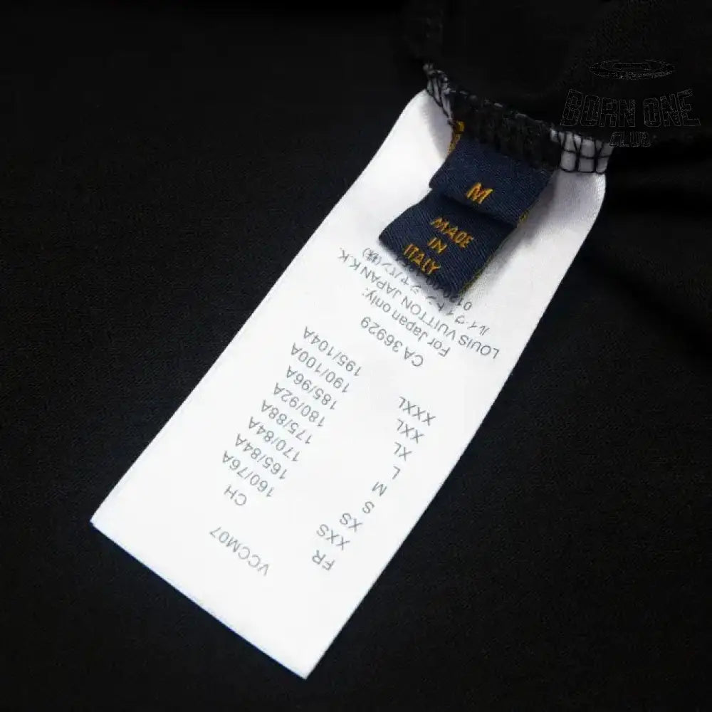Camiseta Louis Vuitton LV Black Distressed Logo