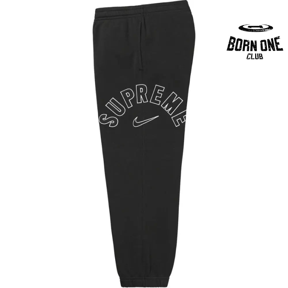Calça Supreme x Nike Arc