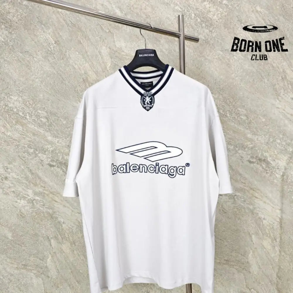 Camiseta Balenciaga Football V-neck Oversized Cinza