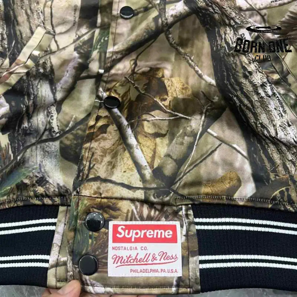 Jaqueta Supreme x Mitchell & Ness Varsity Satin AP Camo